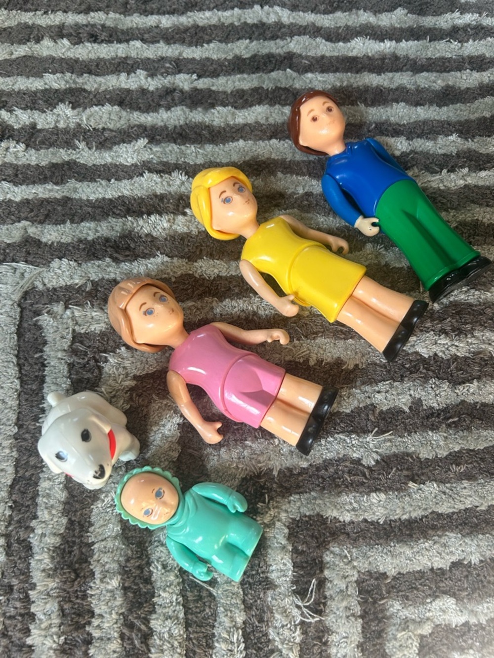 Little Tikes vintage Dollhouse Family Figures Lot  Mom Dad Girl Baby Dog 90s - Picture 2 of 6